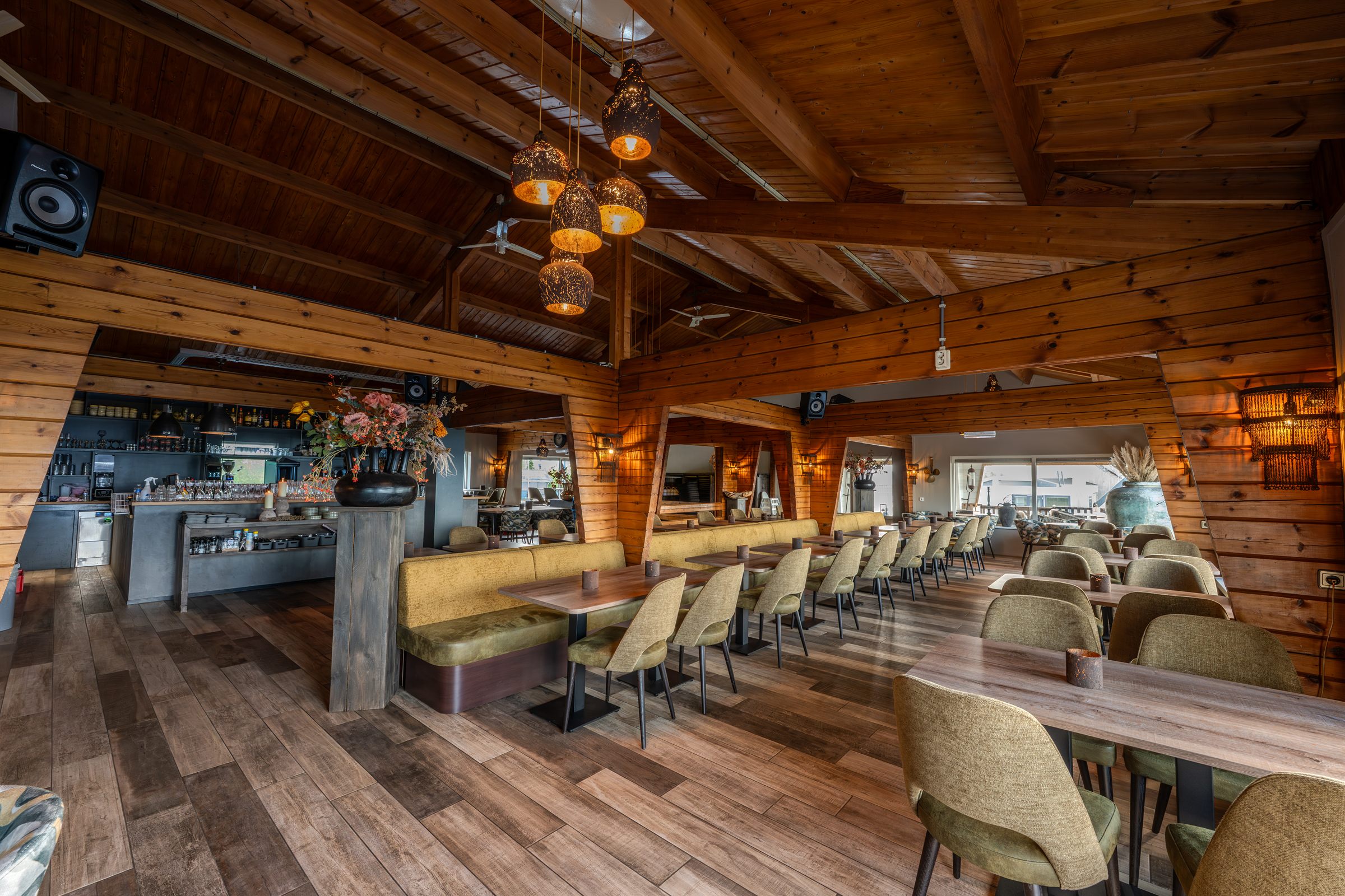 Restaurantzaal met bar